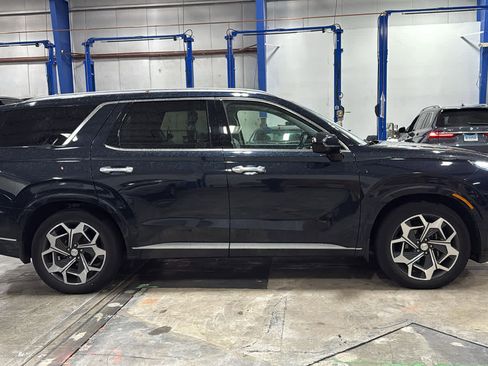 Used 2021 Hyundai Palisade Calligraphy image 2