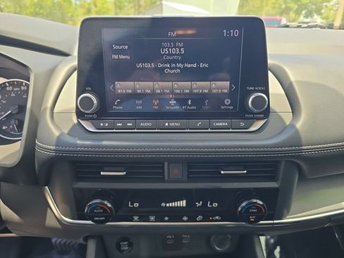 Used 2024 Nissan Rogue SV FWD image 17