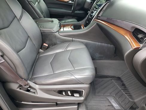 Used 2017 Cadillac Escalade Luxury image 16