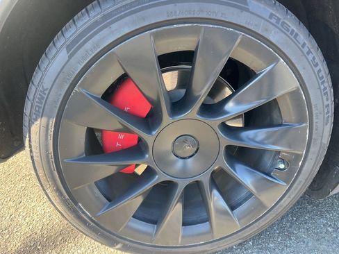 Used 2021 Tesla Model Y Long Range image 12