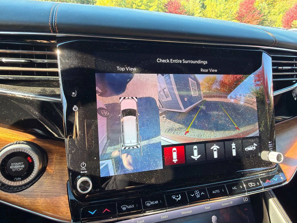 Used 2023 Jeep Grand Wagoneer Series III w/ HD Trailer Tow Package AWD/4WD image 19