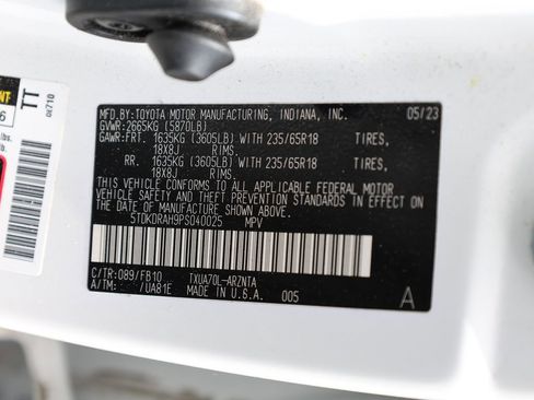 Used 2023 Toyota Highlander LE image 39