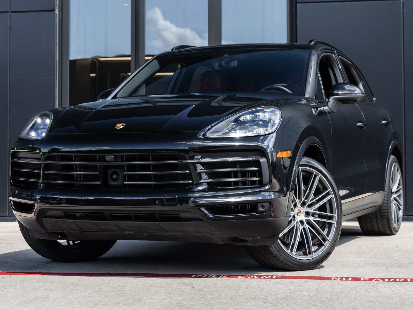 Certified 2023 Porsche Cayenne S Platinum AWD/4WD image 1