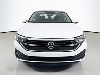 Used 2023 Volkswagen Jetta SE w/ Panoramic Sunroof Package FWD video 2