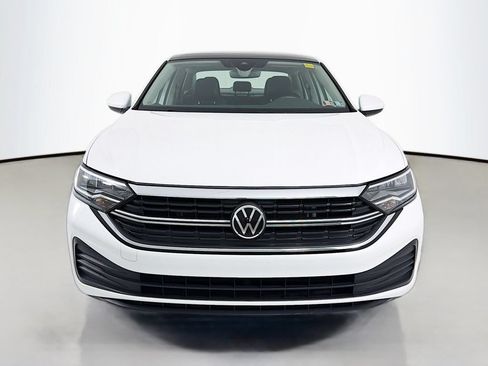 Used 2023 Volkswagen Jetta SE w/ Panoramic Sunroof Package FWD image 2