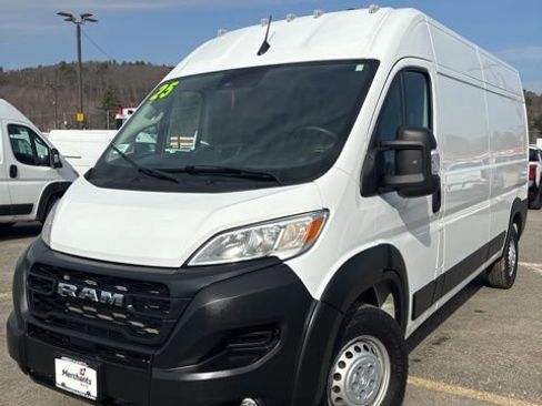 Used 2025 RAM ProMaster 2500 w/ Convenience Group image 3