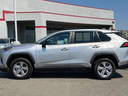 Certified 2022 Toyota RAV4 LE AWD/4WD image 9