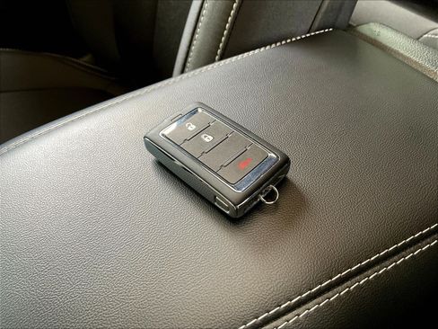 Used 2025 Jeep Grand Cherokee Laredo X AWD/4WD image 32