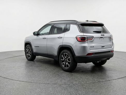 Used 2025 Jeep Compass Trailhawk AWD/4WD image 6
