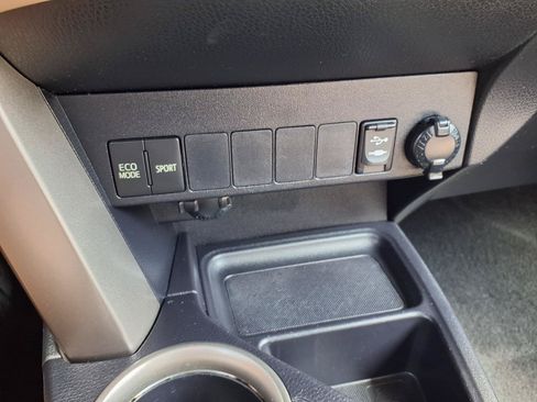 Used 2015 Toyota RAV4 XLE FWD image 11