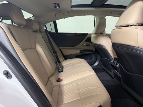 Used 2020 Lexus ES 350 Ultra Luxury w/ Accessory Package 2 image 28