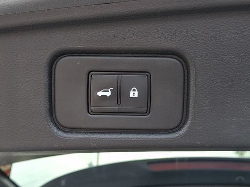 Used 2023 Nissan Pathfinder SL AWD/4WD image 31