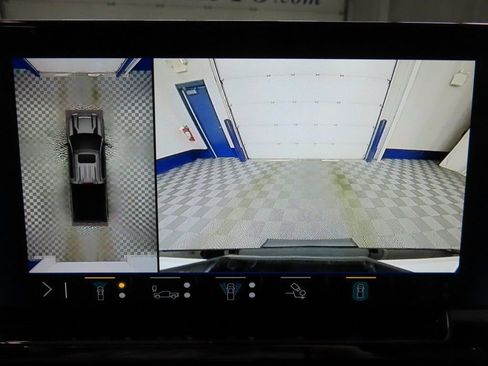 Used 2025 Chevrolet Silverado 2500 ZR2 w/ Technology Package image 18