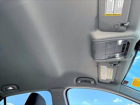 Used 2024 Chevrolet Equinox LT FWD image 22