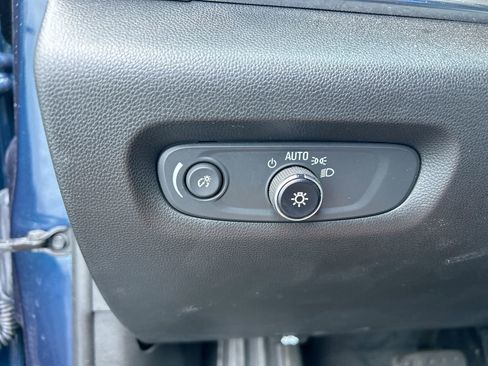 Used 2022 Chevrolet Traverse LS AWD/4WD image 21