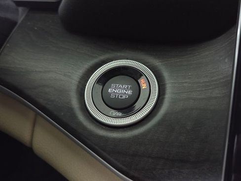 Used 2023 Jeep Grand Cherokee Limited w/ Luxury Tech Group II image 21