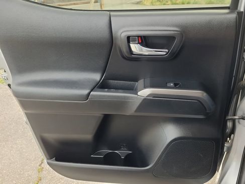 Used 2019 Toyota Tacoma TRD Sport AWD/4WD image 28