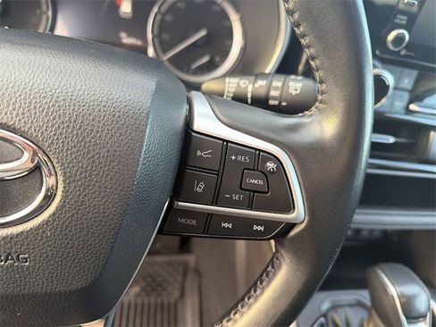Certified 2022 Toyota Highlander XLE image 18