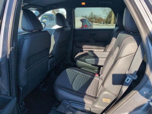 Certified 2025 Nissan Pathfinder Rock Creek image 9