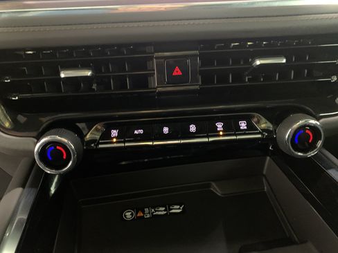 Used 2025 Chevrolet Suburban High Country RWD image 26
