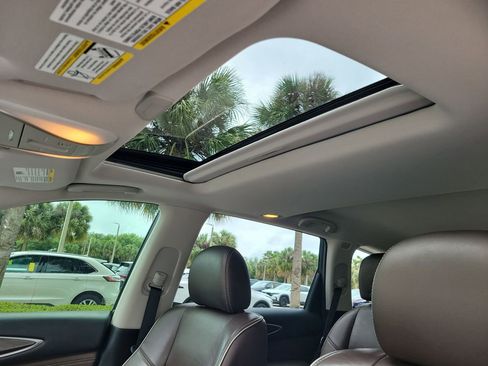 Used 2019 INFINITI QX60 Luxe w/ Essential Package image 18