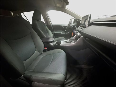 Used 2024 Toyota RAV4 LE image 29