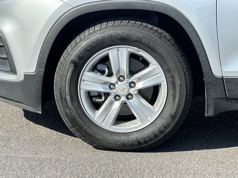 Used 2020 Chevrolet Trax LS w/ Tint and Cruise Package image 23