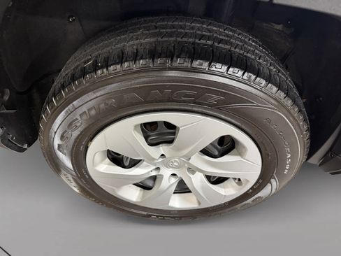 Used 2021 Toyota RAV4 LE AWD/4WD image 9