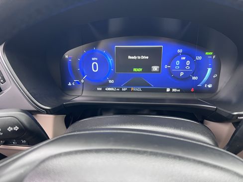 Used 2020 Ford Escape Titanium image 40