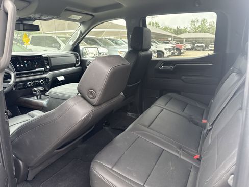 Used 2024 GMC Sierra 1500 SLT image 6