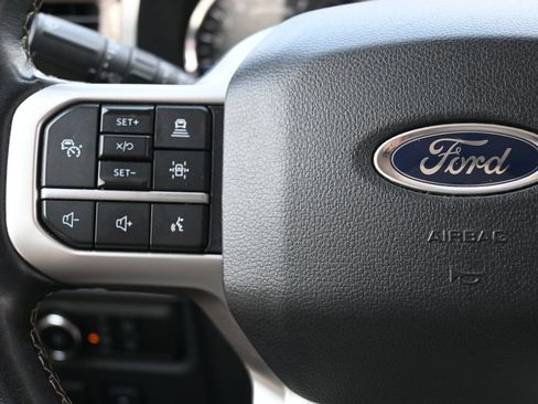 Used 2024 Ford Expedition Limited AWD/4WD image 7