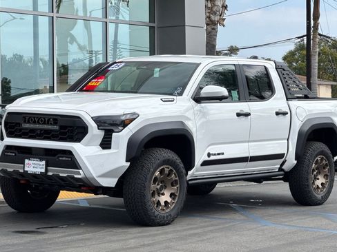 Certified 2025 Toyota Tacoma Trailhunter image 10