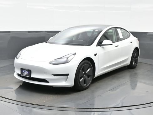 Used 2023 Tesla Model 3 Standard Range image 2