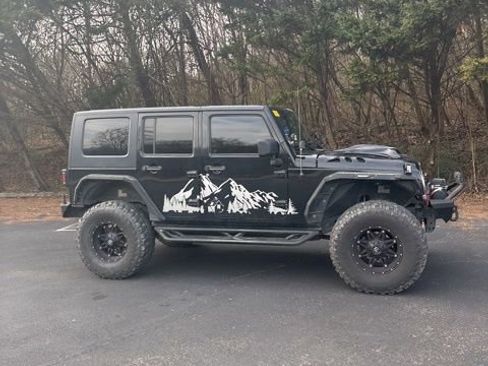 Used 2010 Jeep Wrangler Unlimited Sahara w/ Dual Top Group image 22