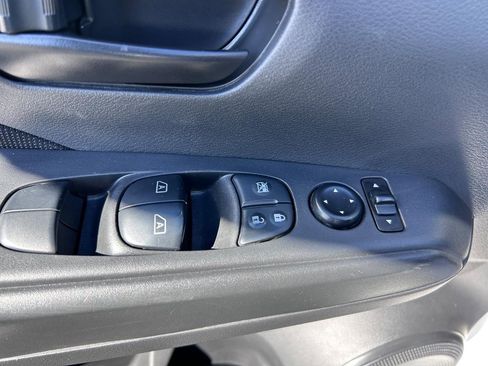 Used 2022 Nissan Kicks S image 18