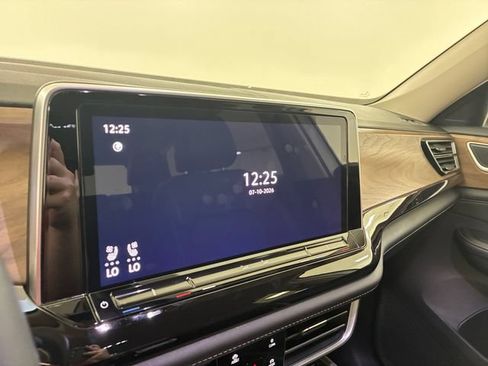 Used 2025 Volkswagen Atlas SE AWD/4WD image 26