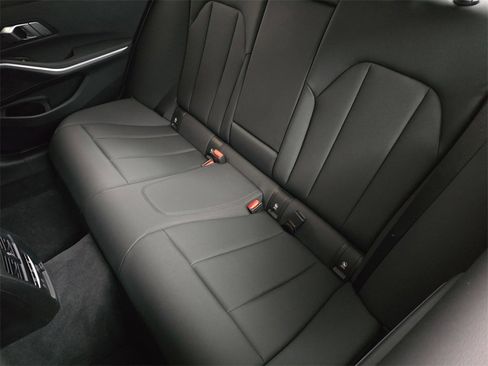 Used 2020 BMW 330i xDrive Sedan w/ Convenience Package image 16