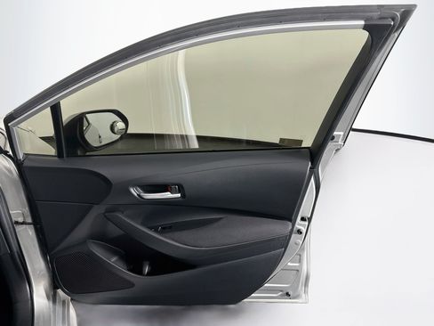Used 2020 Toyota Corolla LE FWD image 30