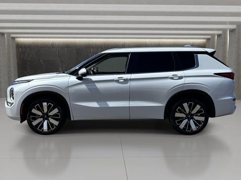 Used 2023 Mitsubishi Outlander SEL FWD image 2