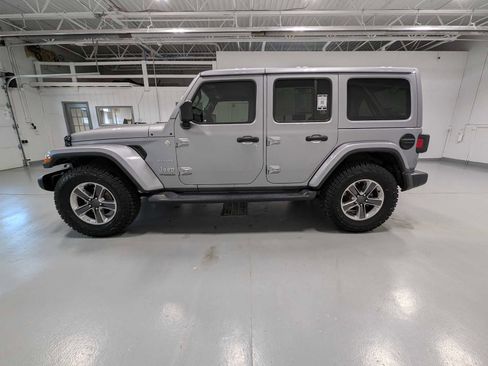 Used 2020 Jeep Wrangler Unlimited Sahara AWD/4WD image 11