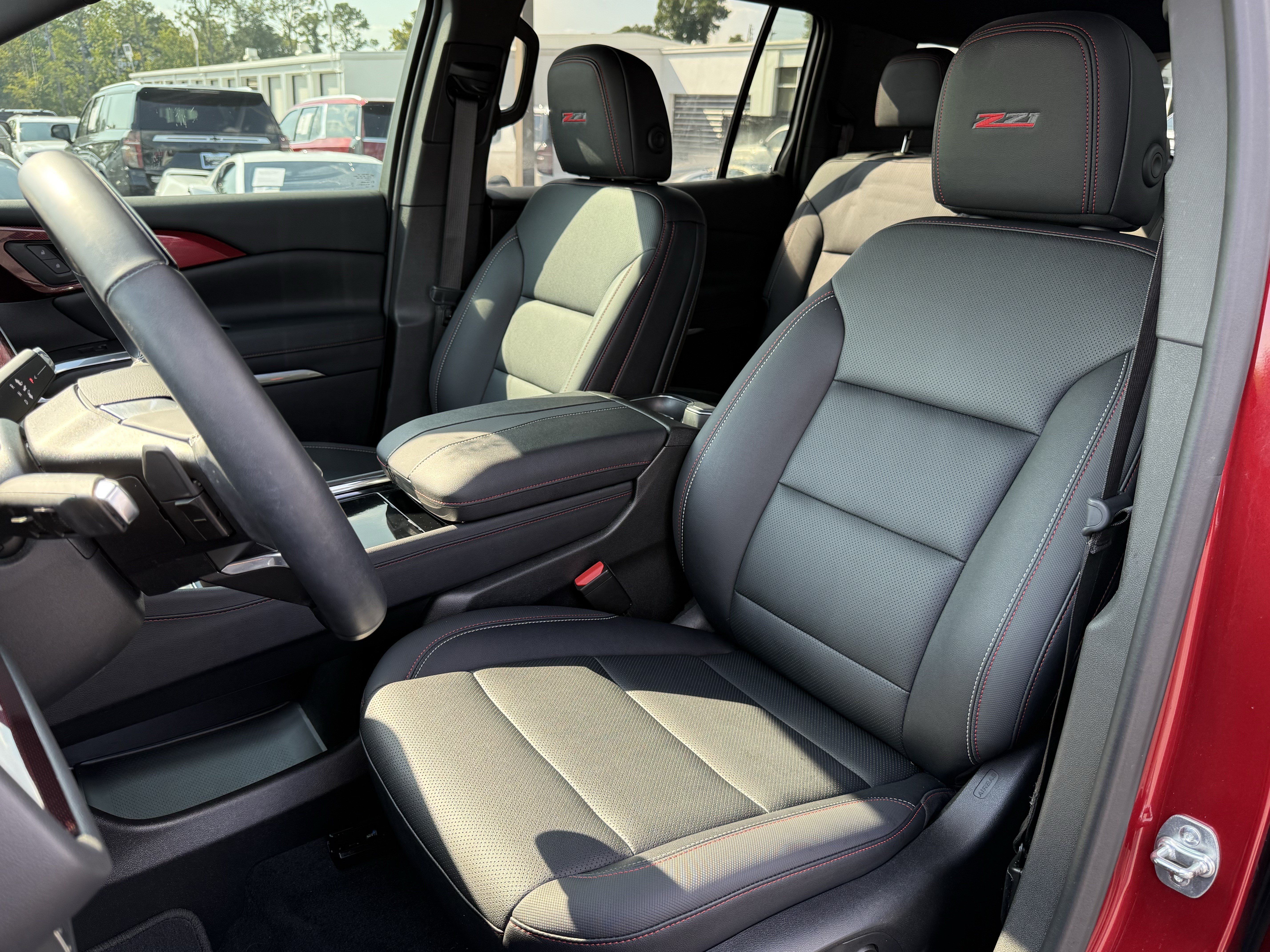 Used 2025 Chevrolet Traverse Z71 w/ Enhanced Driving Package AWD/4WD image 15