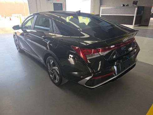 Used 2025 Hyundai Elantra SEL FWD image 3