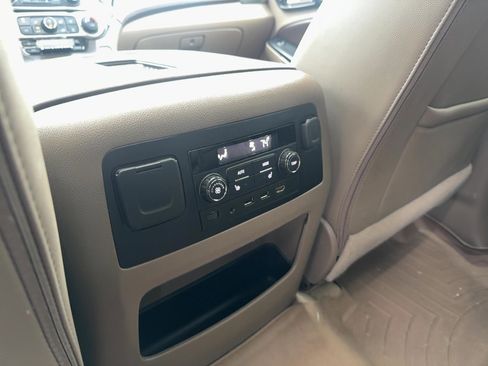 Used 2018 Chevrolet Suburban Premier AWD/4WD image 13