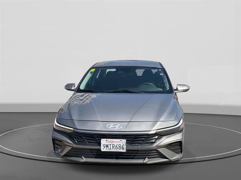 Used 2024 Hyundai Elantra SEL FWD image 2