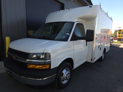 Used 2019 Chevrolet Express 3500 w/ Power Convenience Package RWD image 3