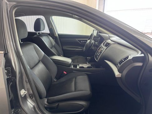 Used 2017 Nissan Altima 2.5 SR w/ Midnight Edition Package FWD image 10
