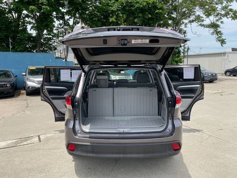 Used 2019 Toyota Highlander Plus AWD/4WD image 24
