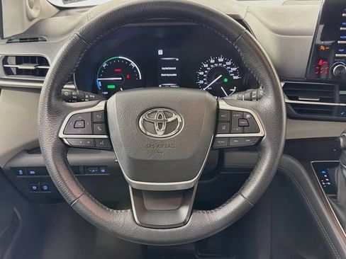 Used 2022 Toyota Sienna XLE w/ XLE Plus Package FWD image 16