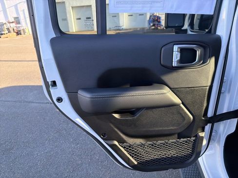 Used 2023 Jeep Wrangler Unlimited Sahara w/ Cold Weather Group image 13