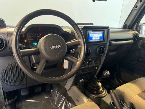 Used 2009 Jeep Wrangler X AWD/4WD image 9